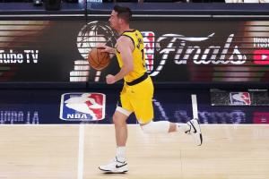 麦康纳总决赛至今替补得分60+助攻25+篮板15+ NBA历史首人